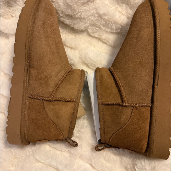 UGG Tan Suede Boots - Picture 1 of 4